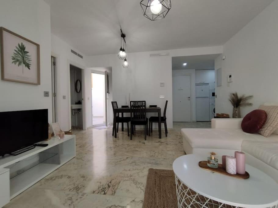 Love Rent4 Malaga Lyli Torremolinos Exterior photo