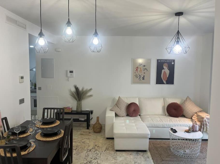 Love Rent4 Malaga Lyli Torremolinos Exterior photo